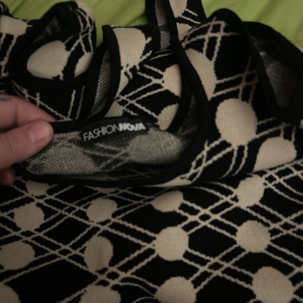 Fashion Nova Geometric Black and Cream Tote